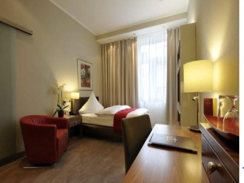 Kastens Hotel Luisenhof Hannover Kültér fotó A typical room at the hotel