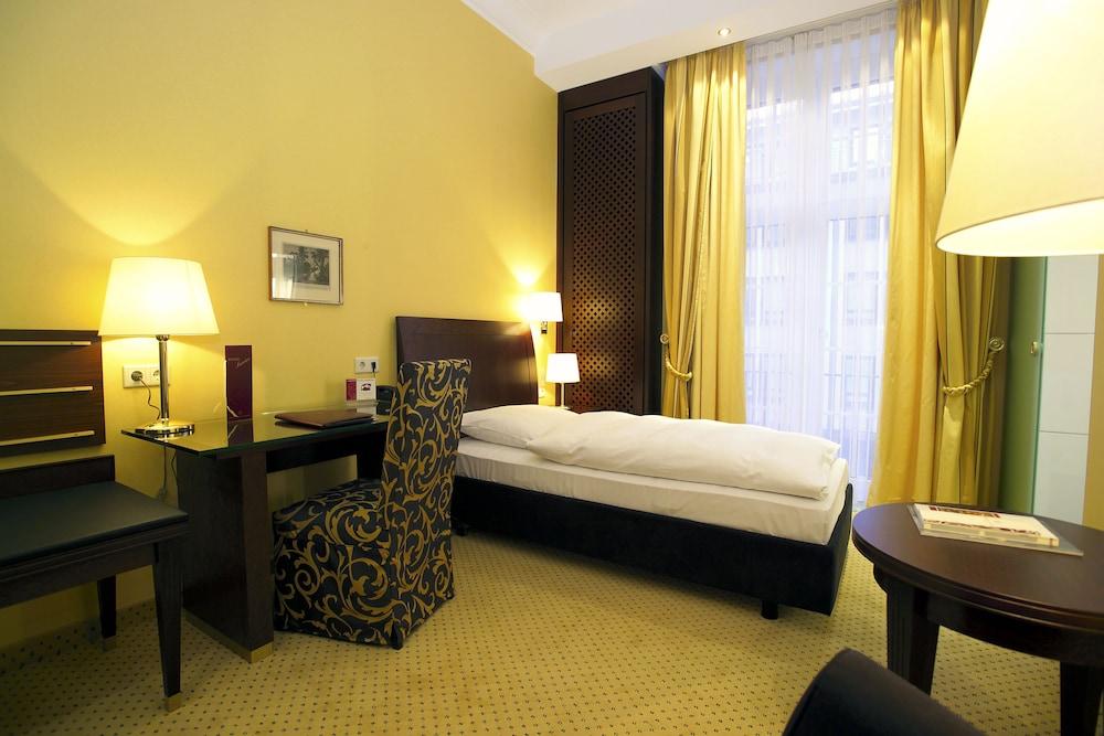 Kastens Hotel Luisenhof Hannover Kültér fotó A single room