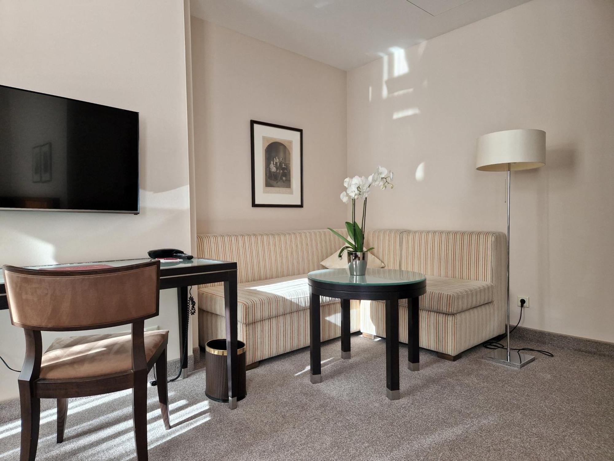 Kastens Hotel Luisenhof Hannover Kültér fotó A suite at the Hotel de France