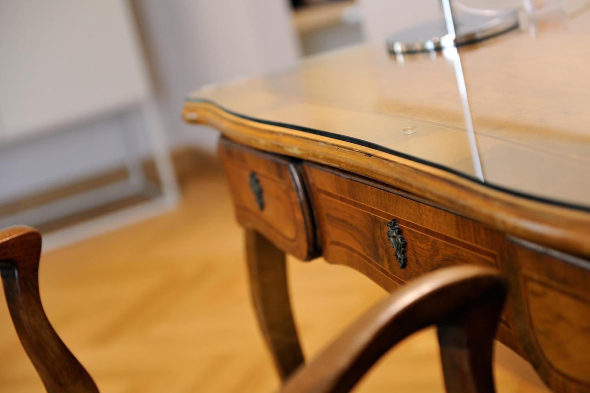 Kastens Hotel Luisenhof Hannover Kültér fotó A table with a table pad