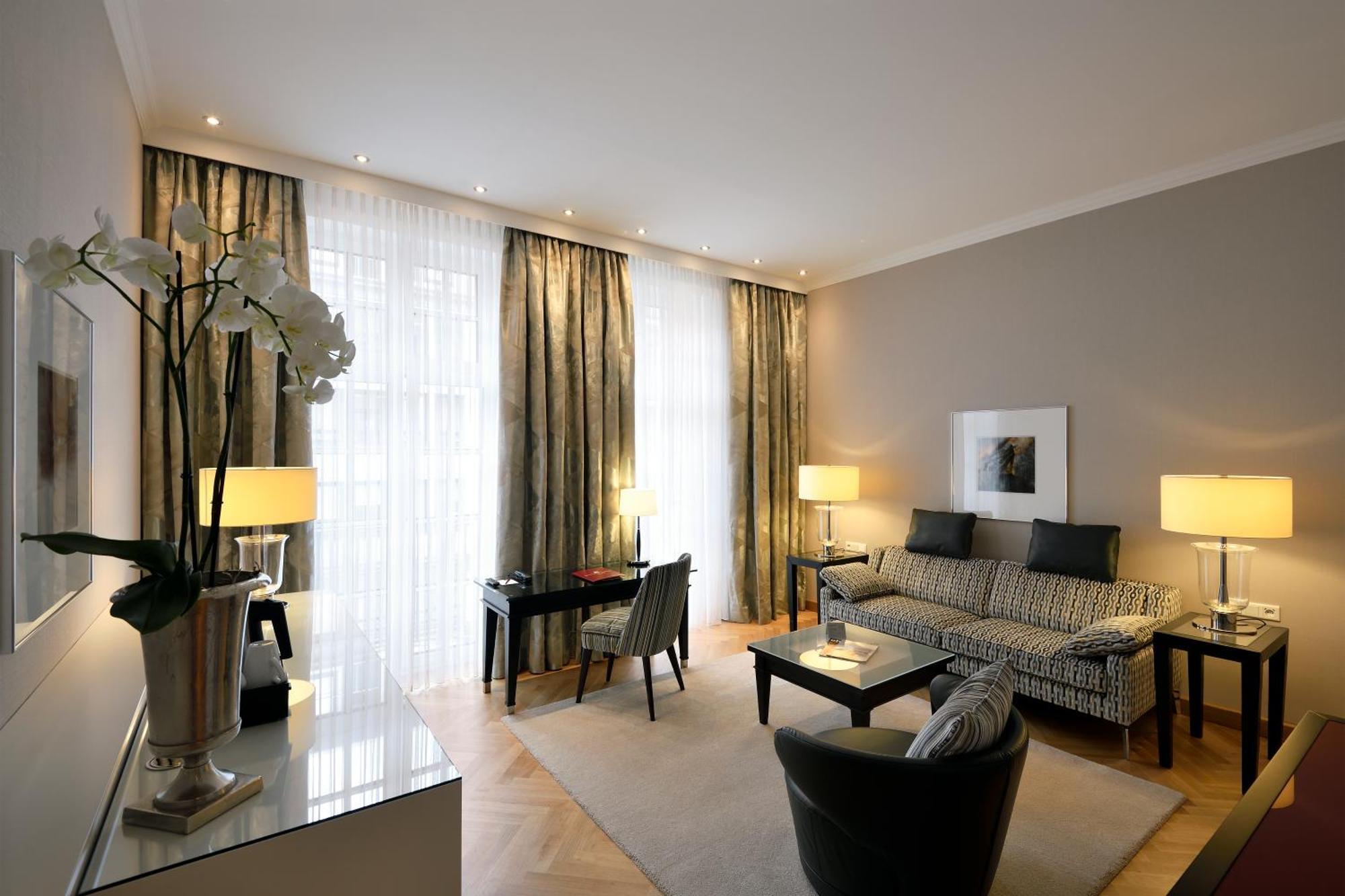 Kastens Hotel Luisenhof Hannover Kültér fotó A suite at the Mandarin Oriental, Munich