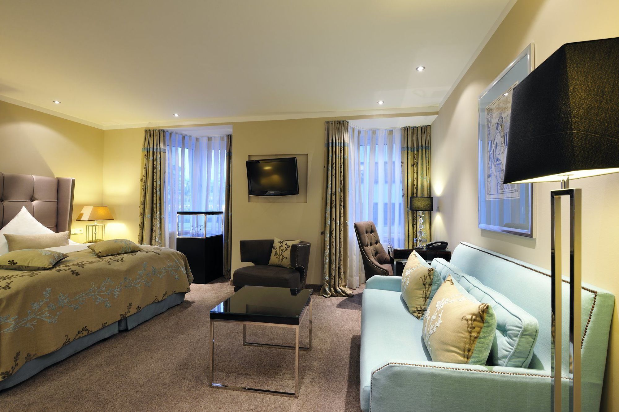 Kastens Hotel Luisenhof Hannover Kültér fotó A suite at the Hotel du Pont de l'Alma