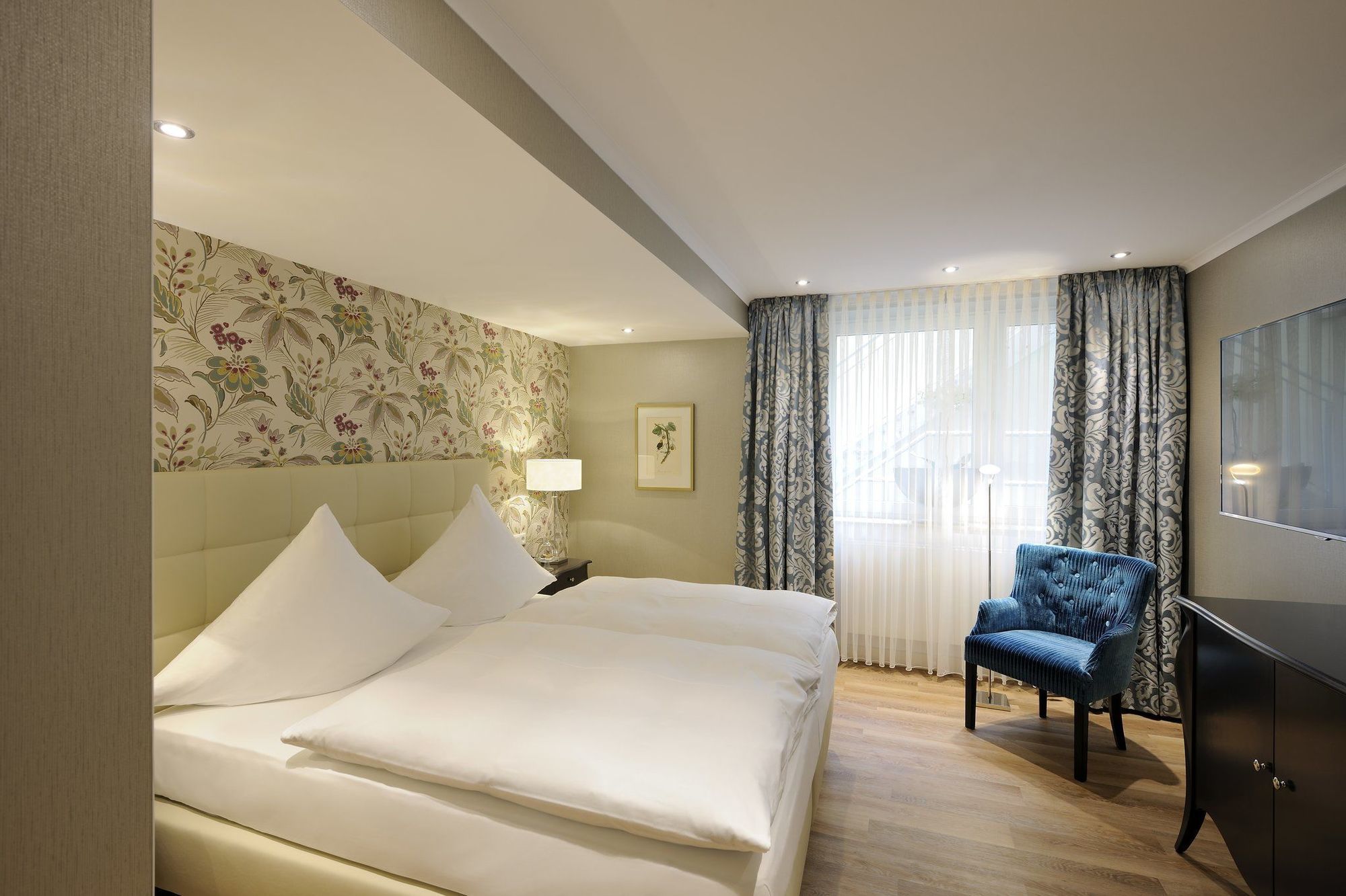 Kastens Hotel Luisenhof Hannover Kültér fotó A room at the Hotel Axelmannstein