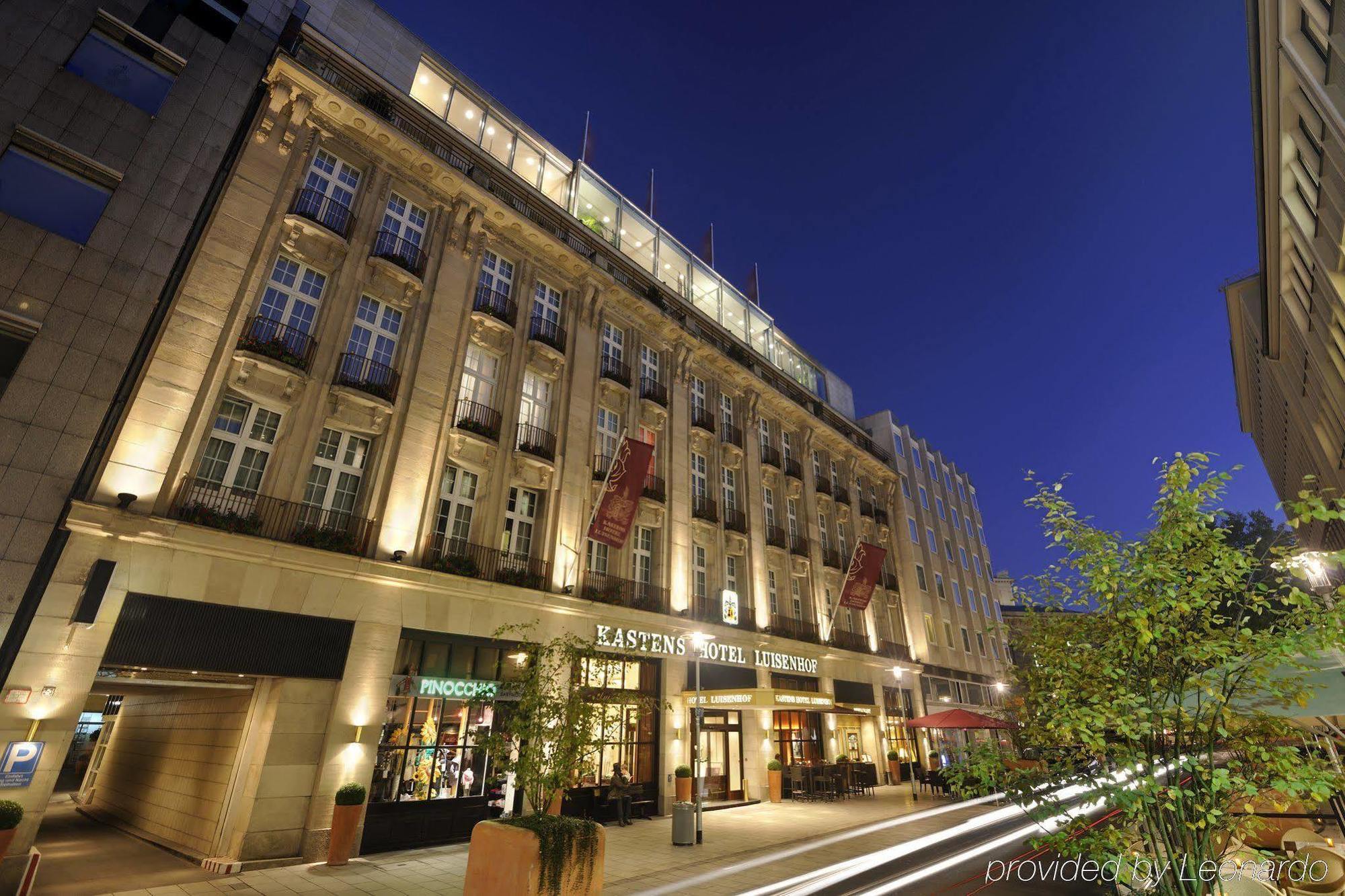 Kastens Hotel Luisenhof Hannover Kültér fotó The hotel at night